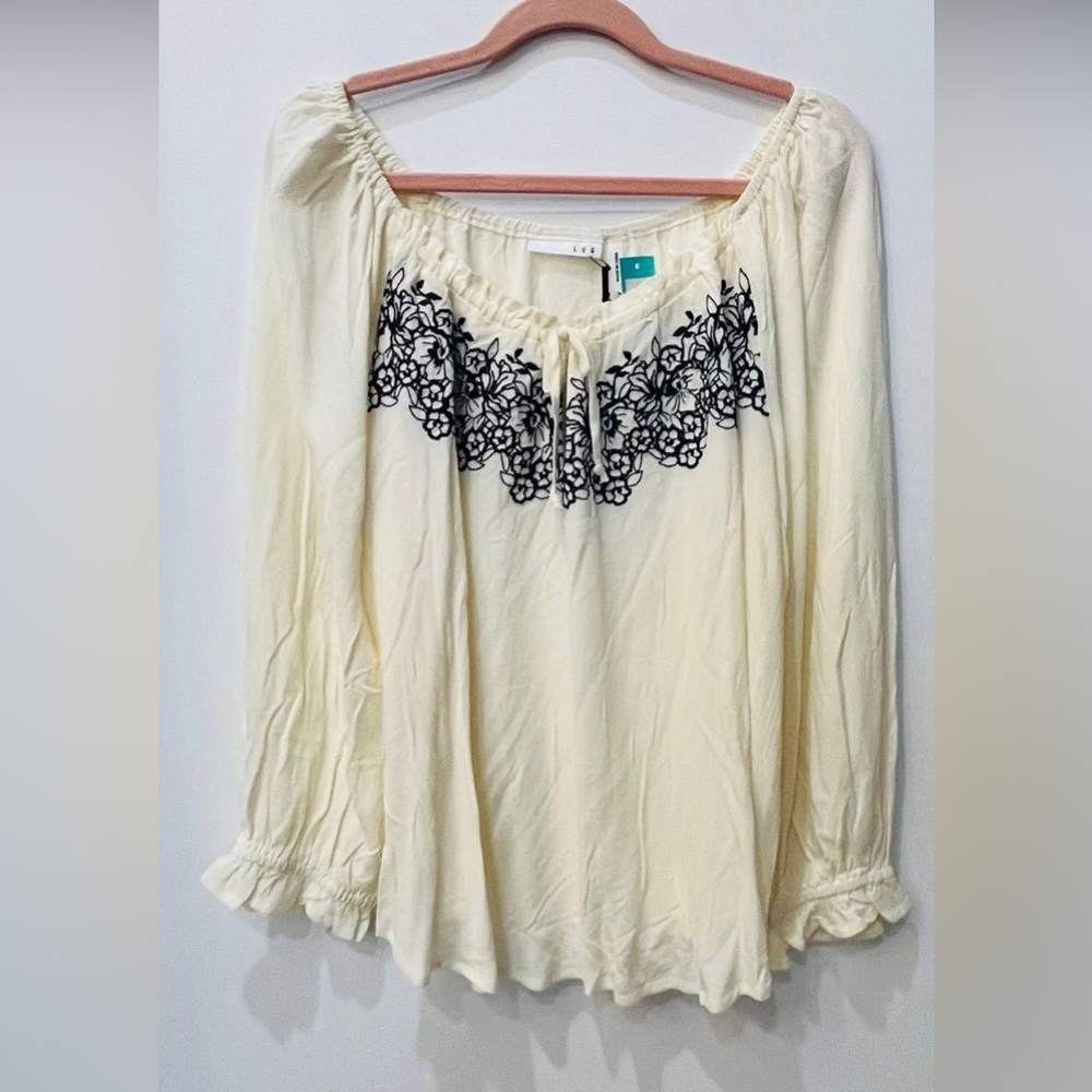 Stitch Fix NWOT Luq Navy Blue Embroidered Off White Blouse Sz Large